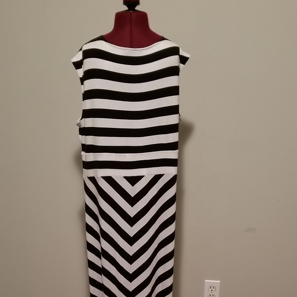Dress - Picture 3 of 4